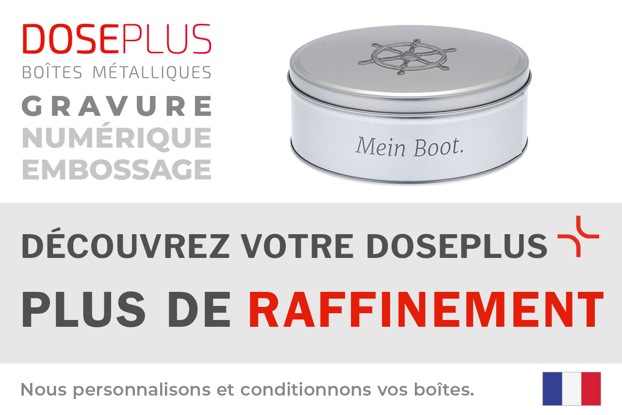 Boîte métallique ronde argentée Doseplus avec gravure d'un gouvernail et texte « Mein Boot. ». Texte : « Emballages métalliques – gaufrage, gravure laser, impression – Découvrez votre Doseplus, plus de raffinement ».