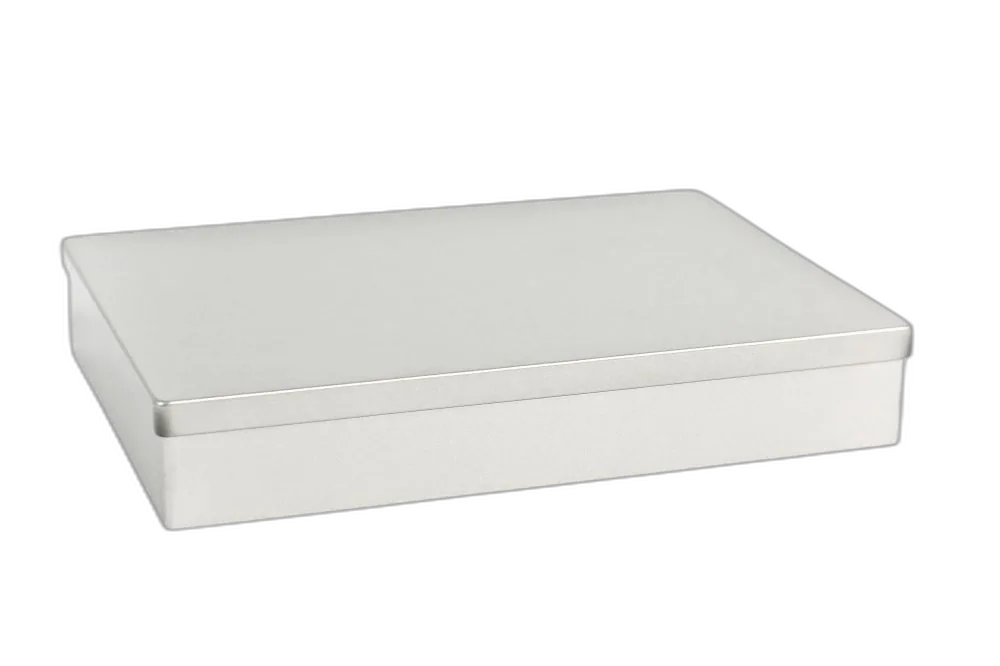 Boîte rectangulaire en fer blanc
