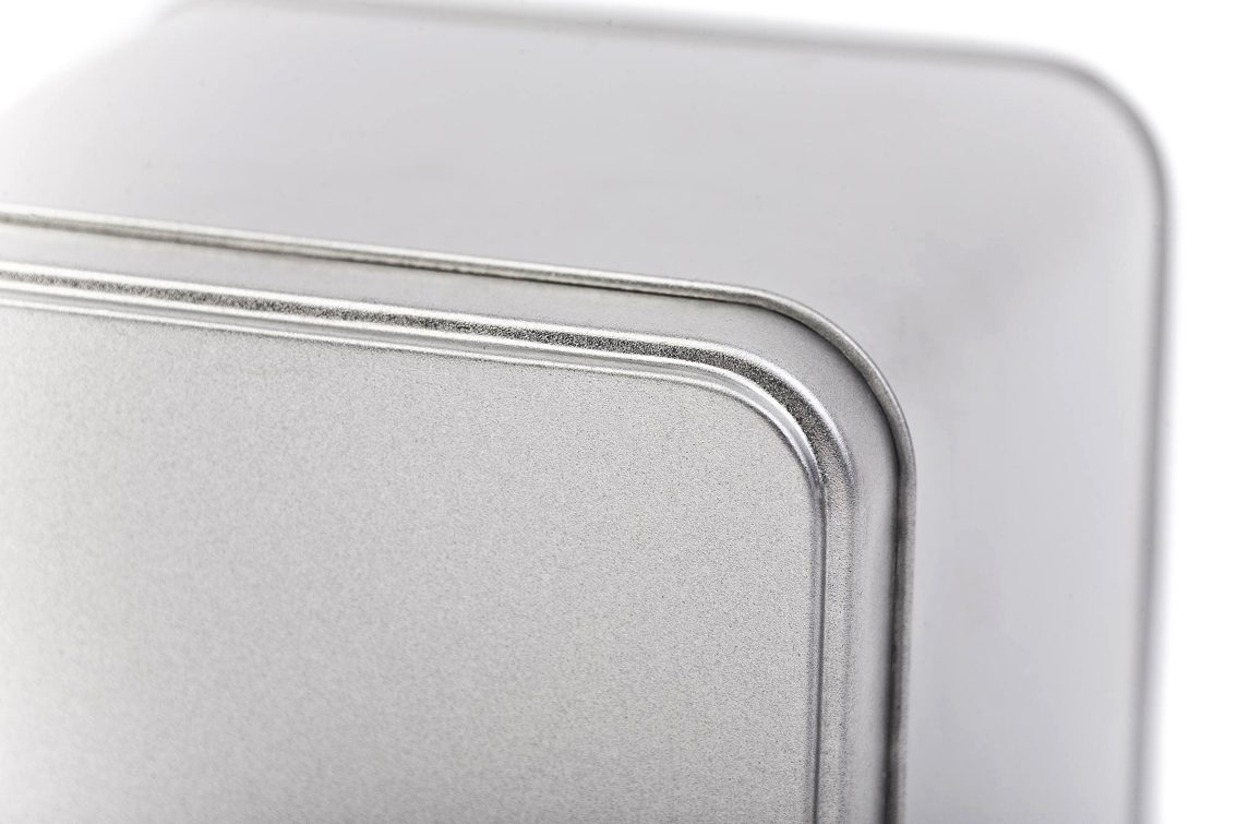 Boite cubique en fer-blanc metallique