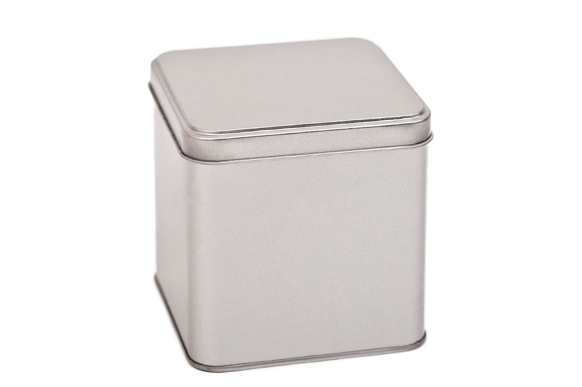 Boîte cubique fermée en fer blanc avec couvercle emboîtant, fond neutre