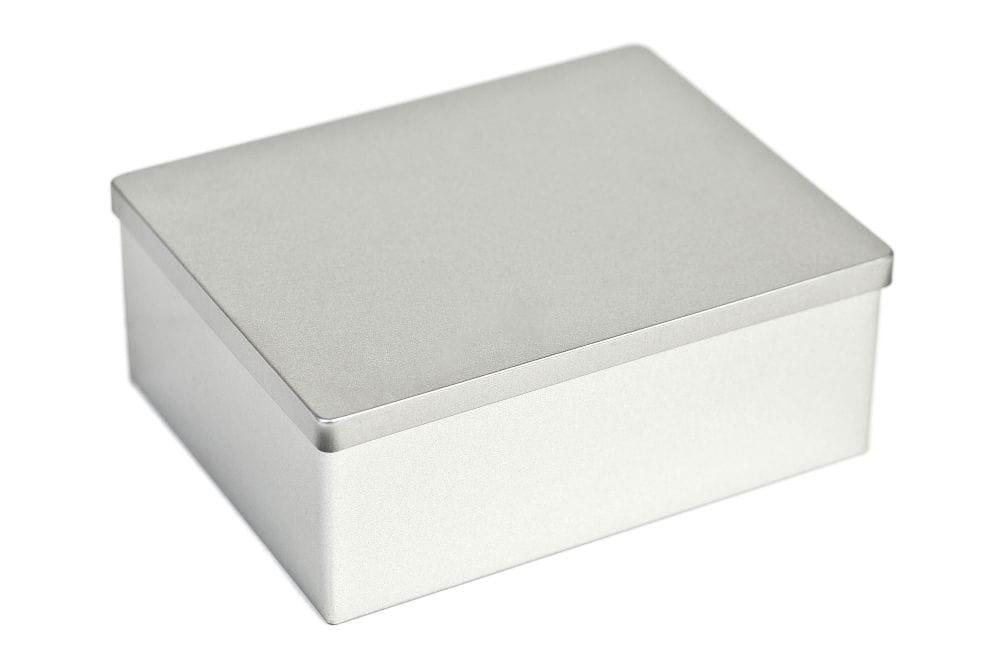 Boite rectangulaire en fer blanc