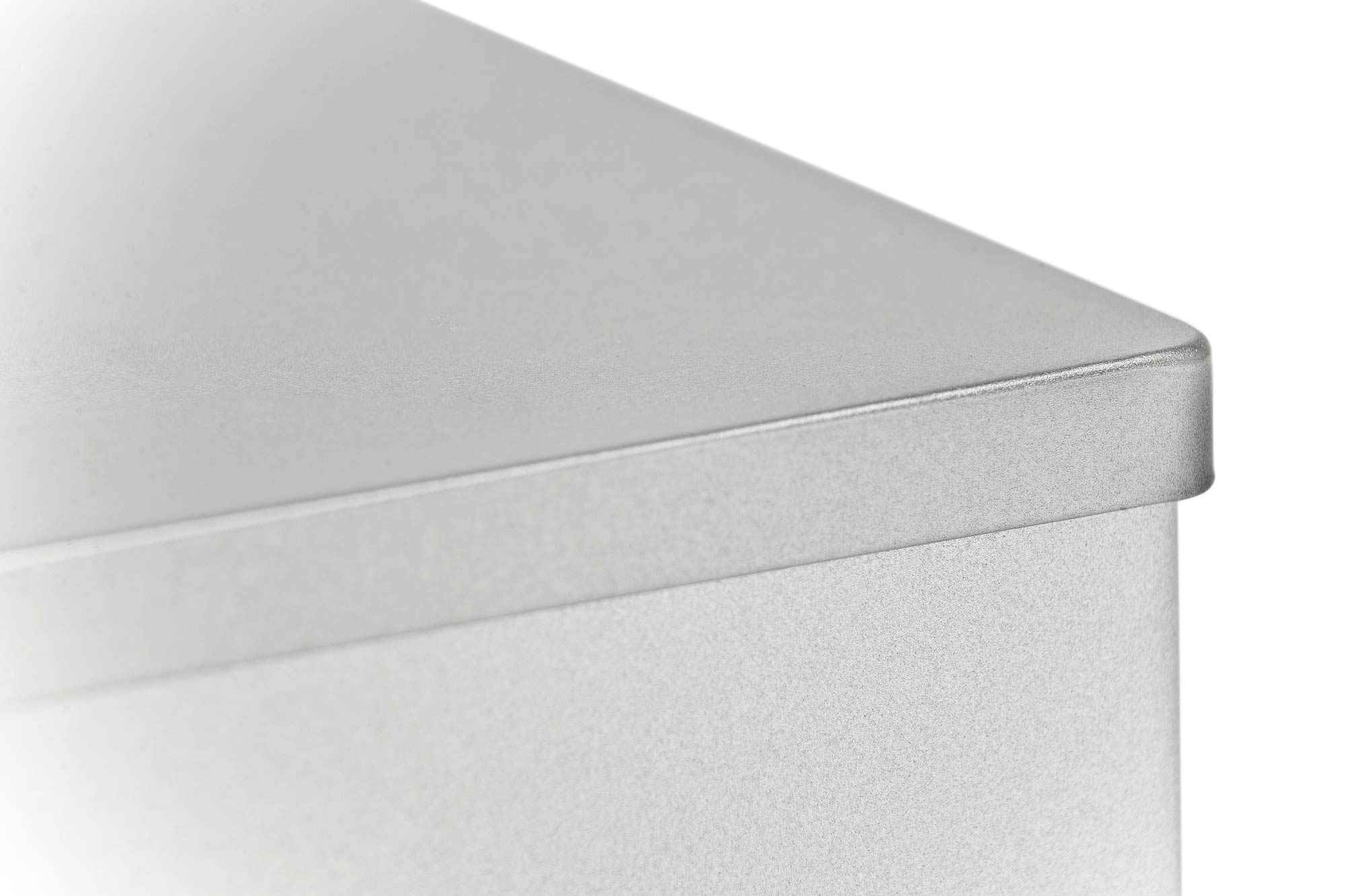 Boite metallique avec couvercle articule