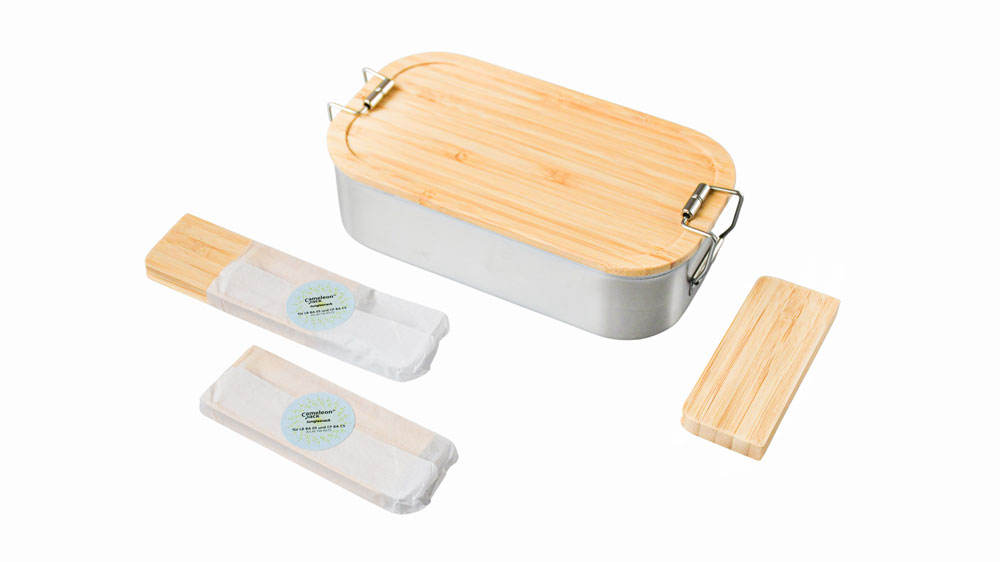 Cloison en bambou à côté d'une boîte à lunch, convient comme accessoire bento et séparation pour les repas