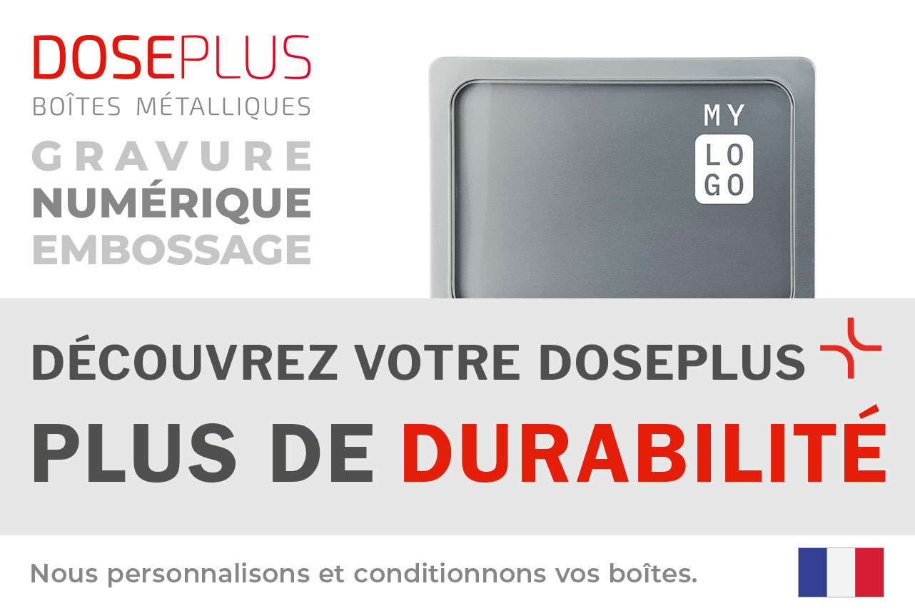 Boîte métallique rectangulaire grise Doseplus avec gravure minimaliste « MY LOGO ». Texte : « Emballages métalliques – gaufrage, gravure laser, impression – Découvrez votre Doseplus, plus de durabilité ».