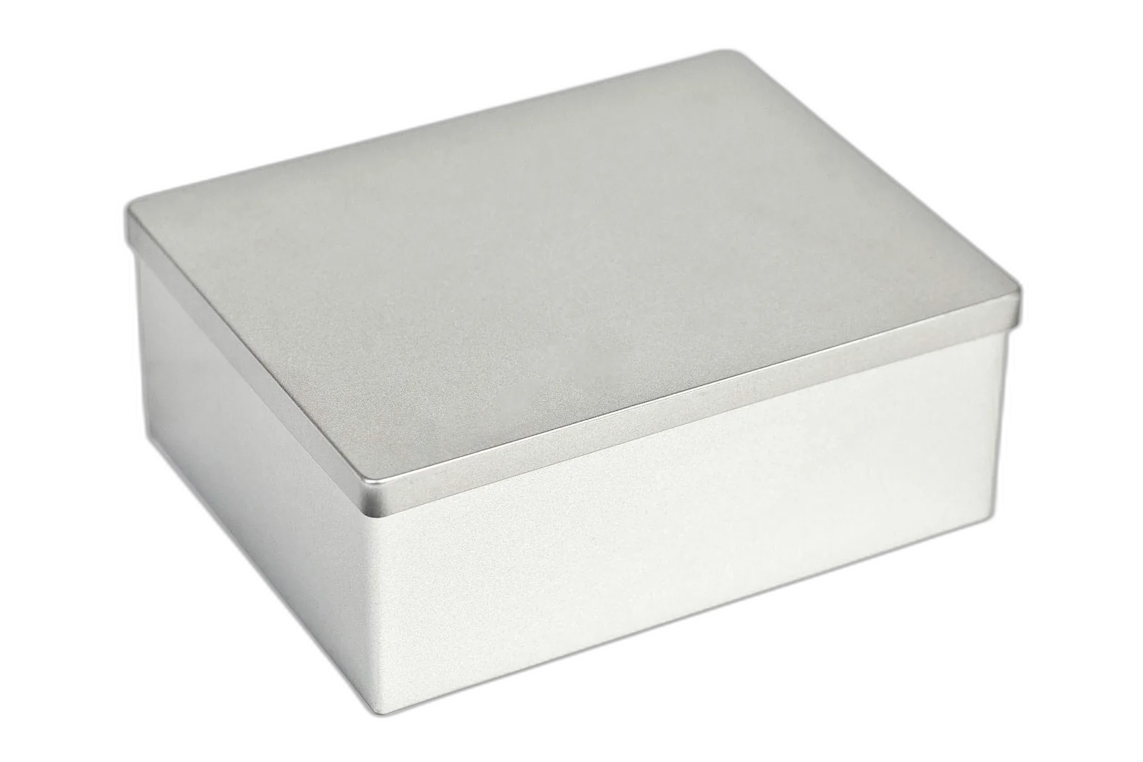 Boite rectangulaire en fer blanc