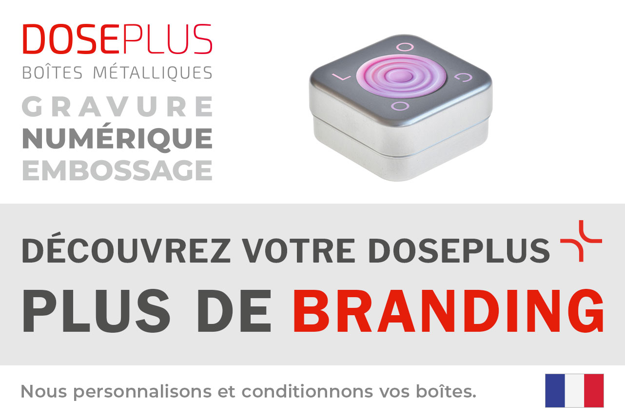 Boîte à savon Doseplus DSS-065 – texte du bandeau : Découvrez votre Doseplus, plus de branding. Boîte métallique carrée pour savons, cosmétiques et cadeaux publicitaires personnalisés.