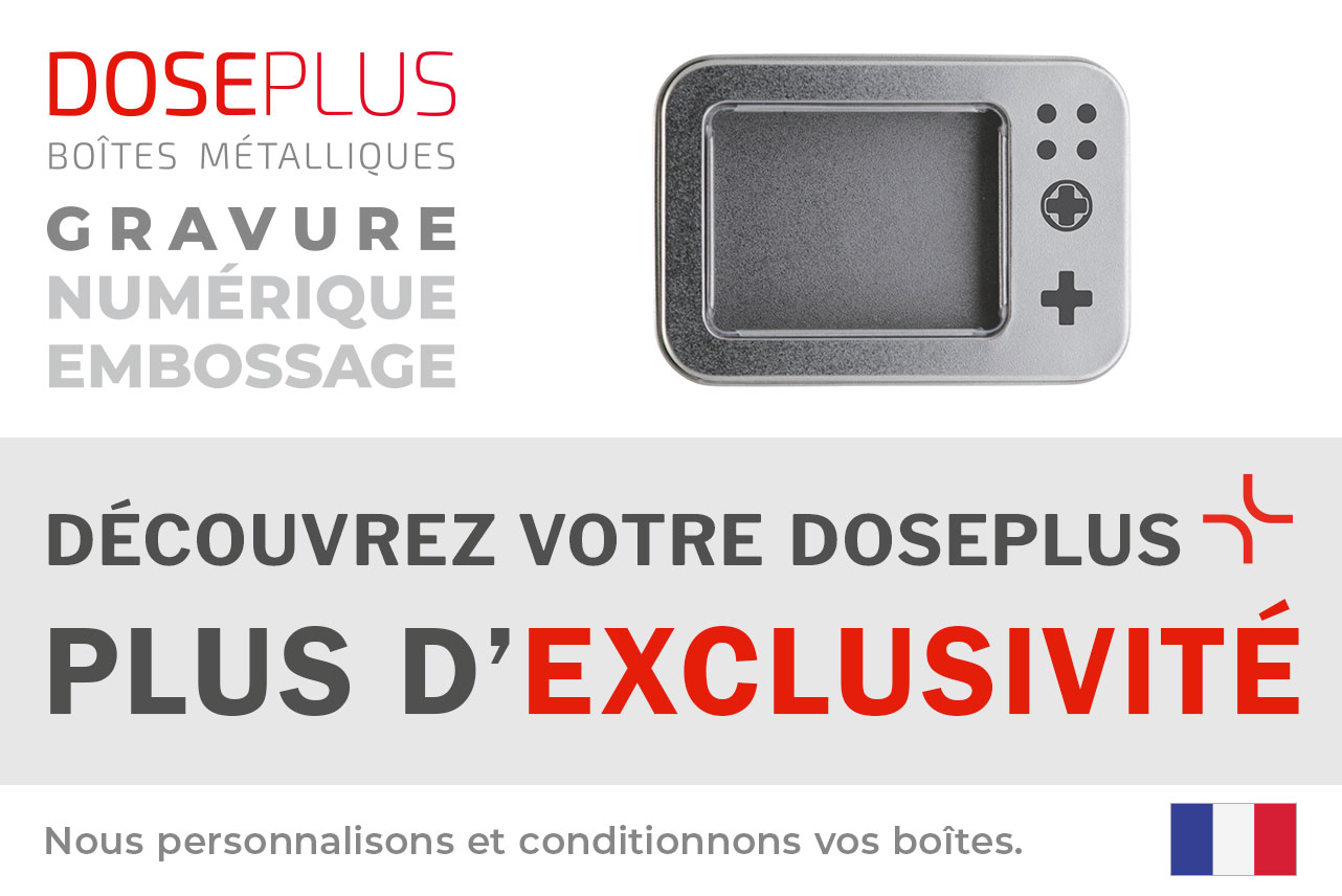 Petite boîte métallique Doseplus avec fenêtre – texte du bandeau : Découvrez votre Doseplus, plus d'exclusivité. Boîte haut de gamme personnalisée avec gravure, gaufrage et impression.