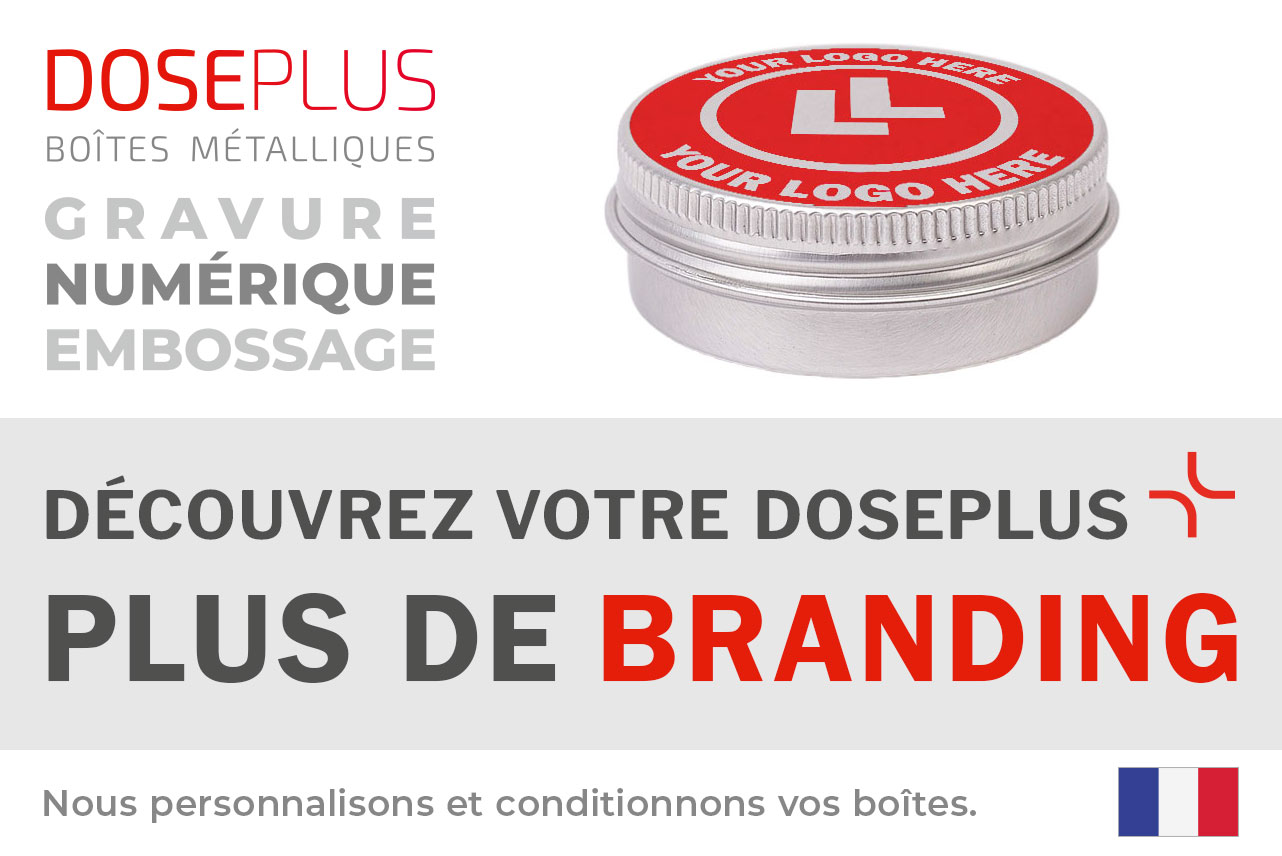Boîte en aluminium Doseplus avec couvercle à vis – texte du bandeau : Découvrez votre Doseplus, plus de branding. Emballages métalliques personnalisés, gravés et imprimés.