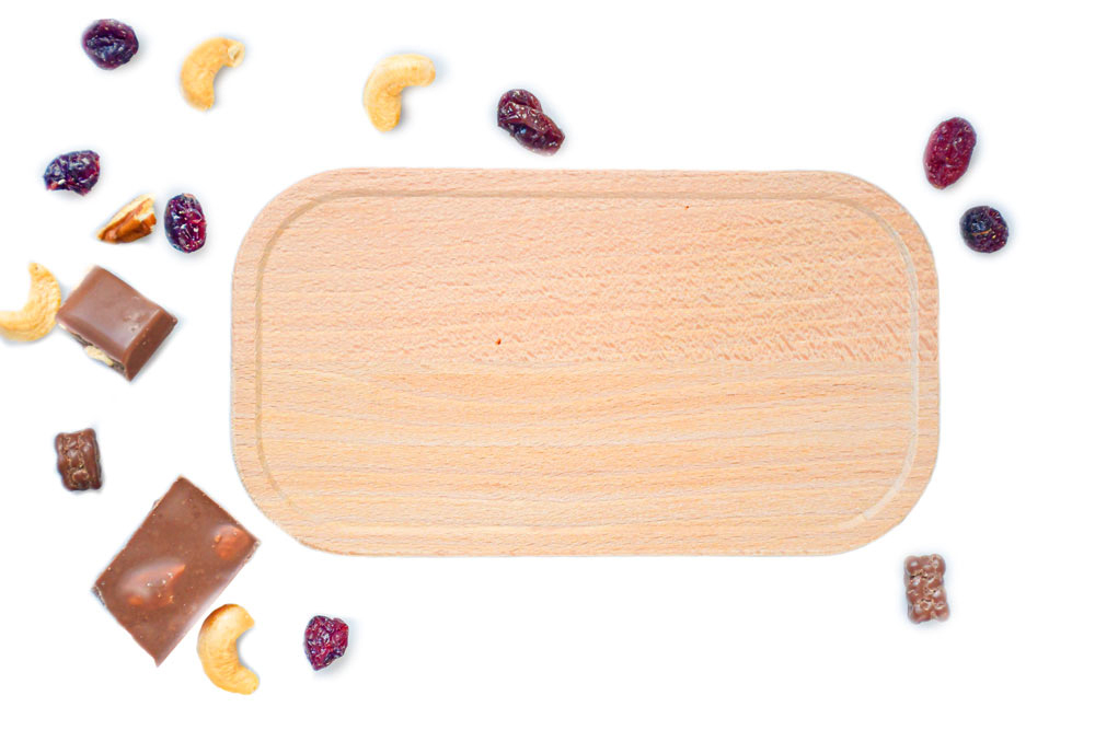 Vue de dessus d'un couvercle rectangulaire en bois de hêtre avec fruits secs et noix – pièce de remplacement durable pour boîte à lunch