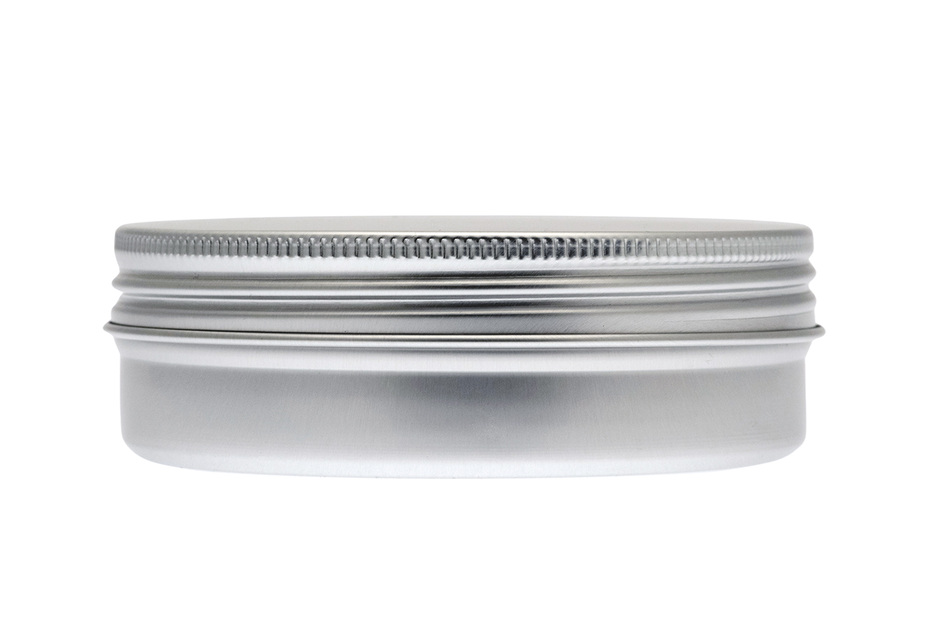 Boîte en aluminium ronde de 250 ml avec couvercle à vis, vue de côté. La boîte argentée montre clairement le couvercle cannelé.