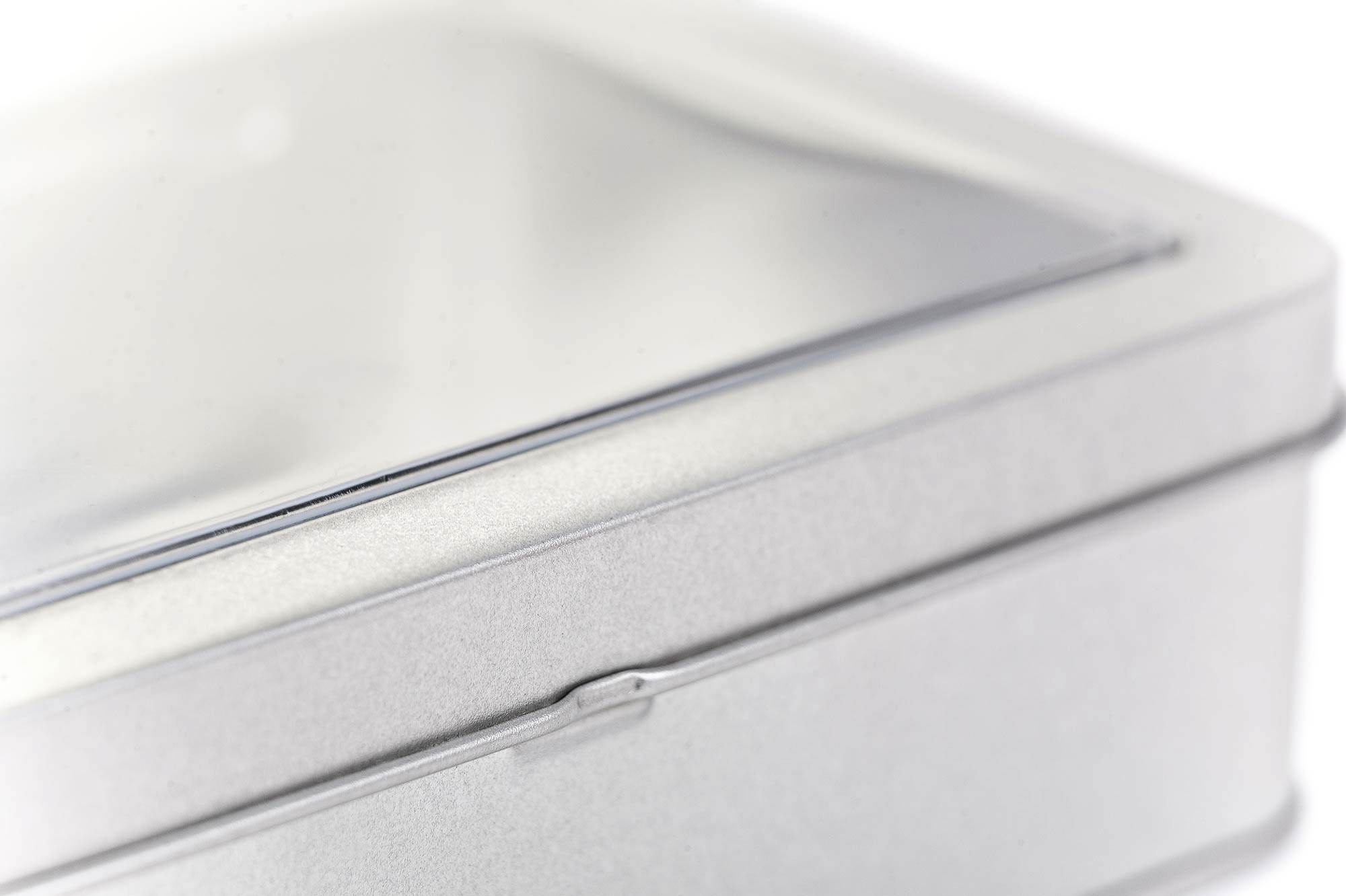 Boite fer-blanc avec hublot transparent produit