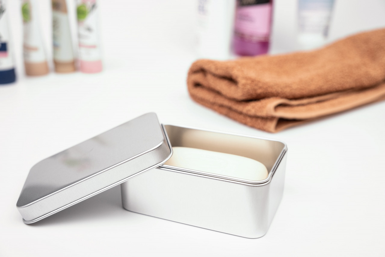 Boite de savon metal aérée avec plateau