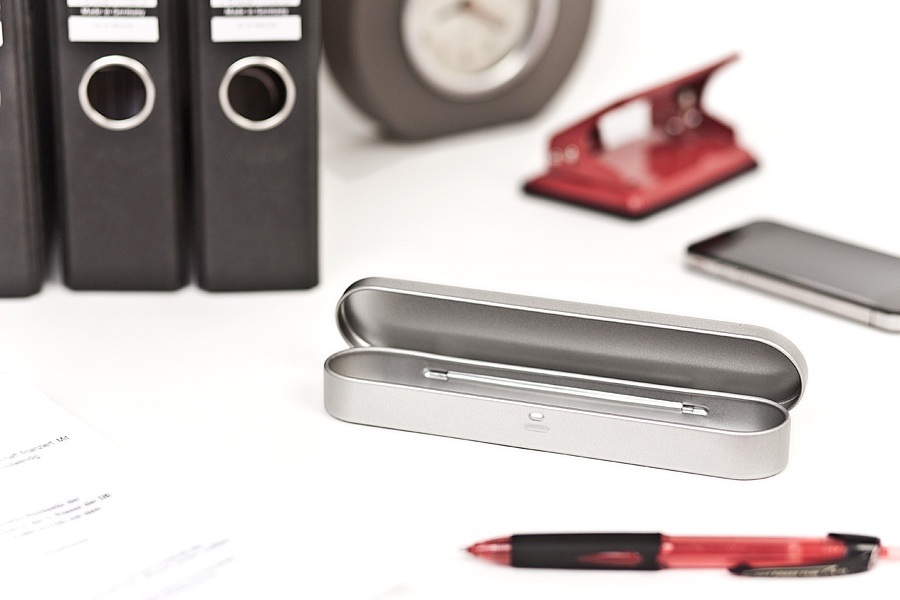 Boite metallique pour stylos et crayons