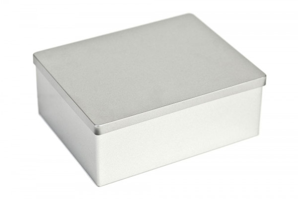 Boite rectangulaire en fer blanc